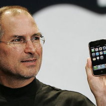Stando a quanto riportato dal quotidiano San Francisco Examiner sembrerebbe che Tim Cook, attuale CEO di Apple, abbia dichiarato che le prossime due generazioni di iPhone (quindi iPhone 5S ed iPhone 6) che verranno introdotte nel mercato nell’immediato futuro siano state […]