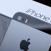 Apple ha pubblicato nelle scorse ore un nuovo spot pubblicitario dedicato all’iPhone 5S, questo nuovo spot ha come titolo “Powerful” e mostra come l’attuale smartphone di punta di Apple sia in grado di aiutare l’utente in molte delle situazioni quotidiane grazie […]